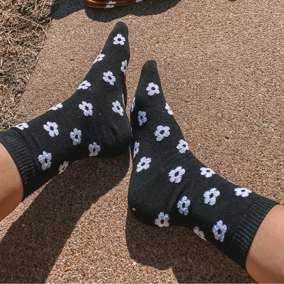 Cute Flower Socks - Picture 2 of 9